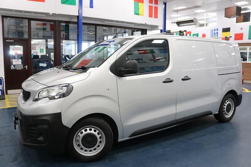 Used Peugeot Expert 95 HP (69 kW) 2018 Silver Van