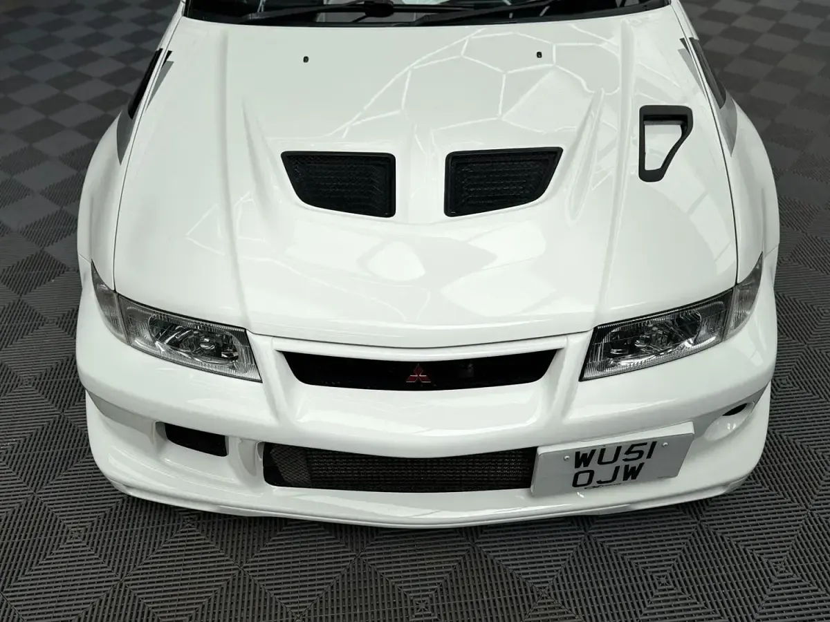 Used Mitsubishi Lancer 280 HP (205 kW) 2001 White Sedan