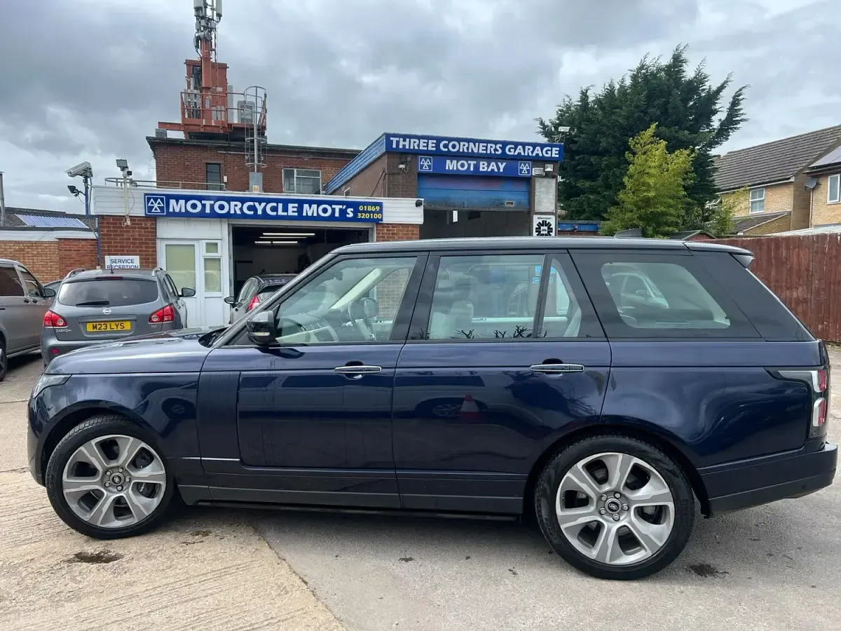 Used Land Rover Range Rover Vogue SE 404 HP (297 kW) 2018 Blue SUV