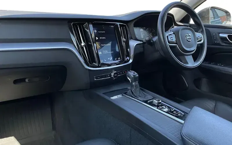 Used Volvo V60 Momentum 190 HP (139 kW) 2019 Estate