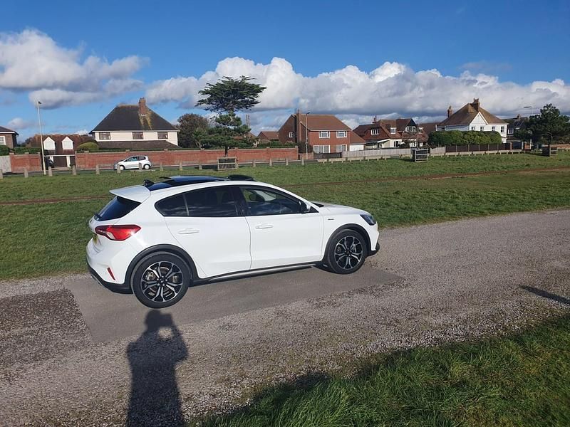 Used Ford Focus Active X 125 HP (91 kW) 2020 White Hatchback