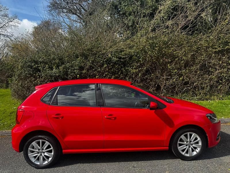 Used VW Polo SE 75 HP (55 kW) 2015 Red Hatchback