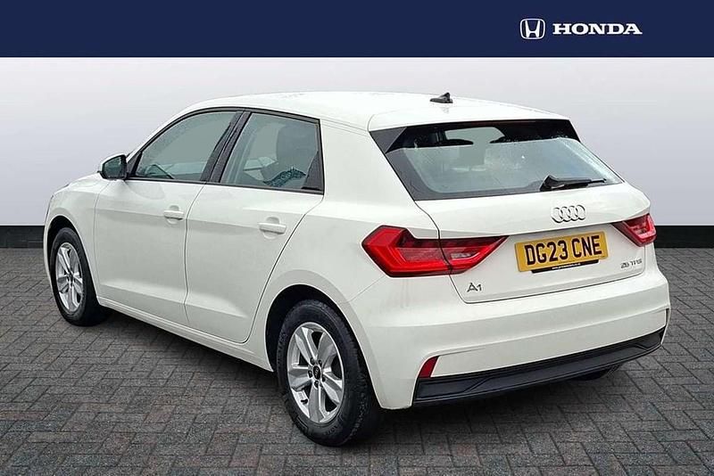 Used Audi A1 Design 94 HP (69 kW) 2023 White SUV