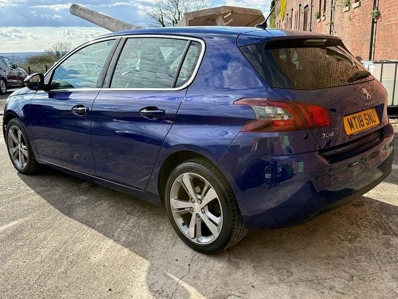 Used Peugeot 308 Allure 130 HP (95 kW) 2018 Blue Hatchback