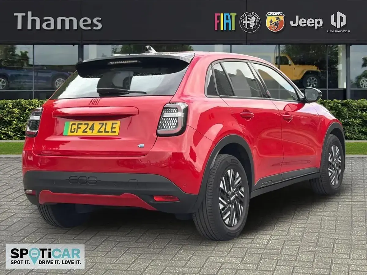 Używany Fiat 600E Red 113 kW (154 KM) 2024 Czerwony SUV