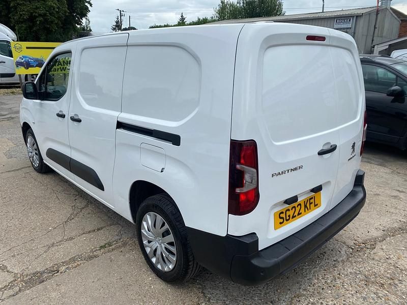 Used Peugeot Partner 131 HP (96 kW) 2022 White MPV