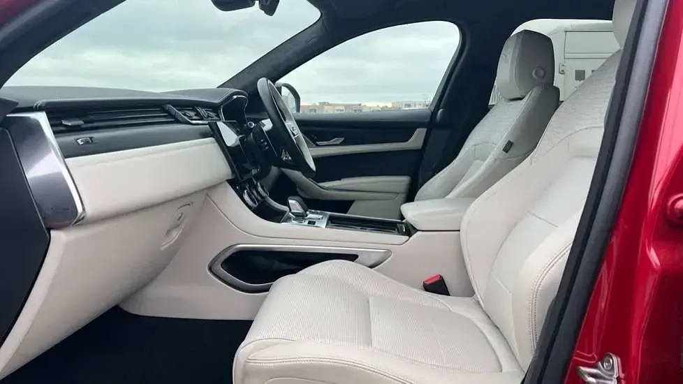 Begagnad Jaguar F-Pace R-Dynamic 404 HK (297 kW) 2024 Röd SUV