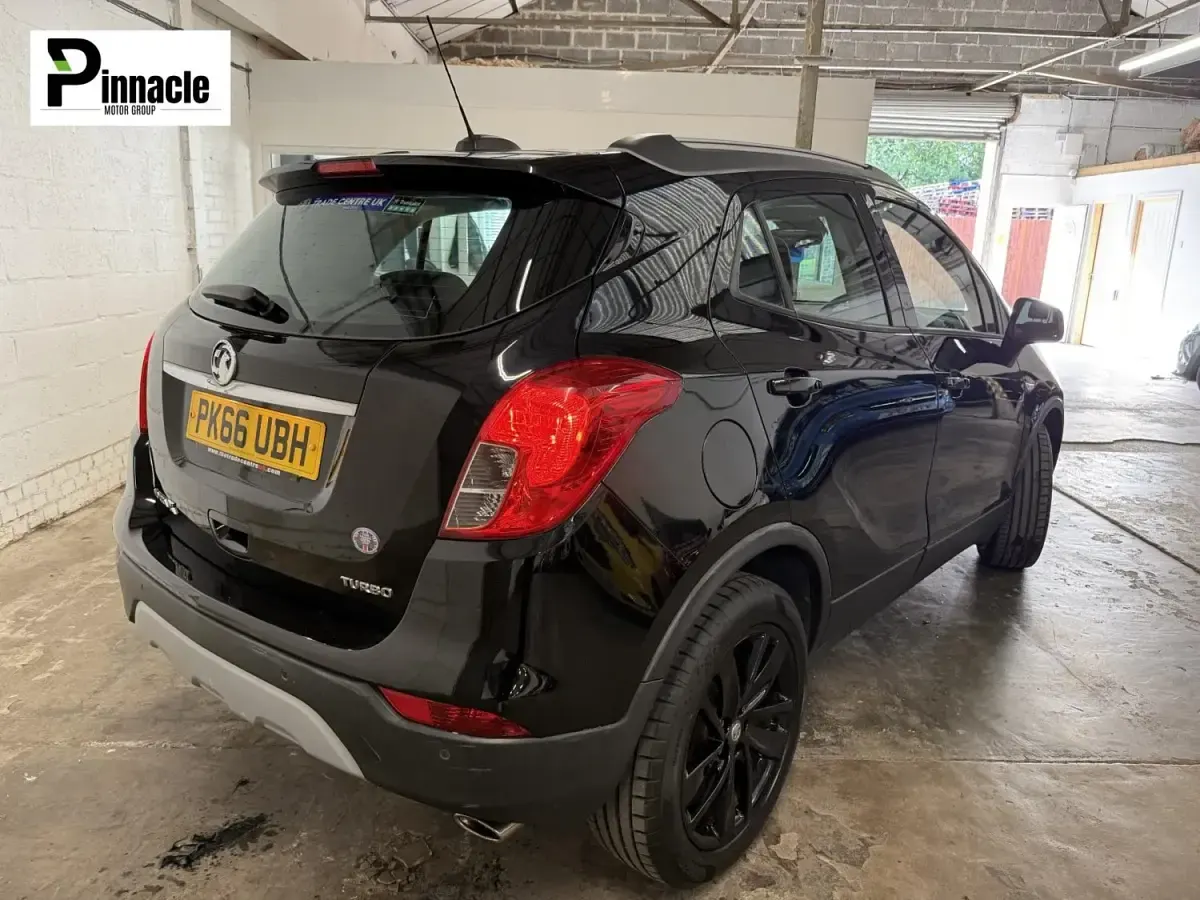 Second-hand Vauxhall Mokka X Active 140 CP (102 kW) 2016 Negru SUV