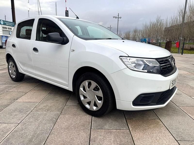White Used 2018 Dacia Sandero Essentiel Hatchback | £4,990 (Good price) - Image 1/4