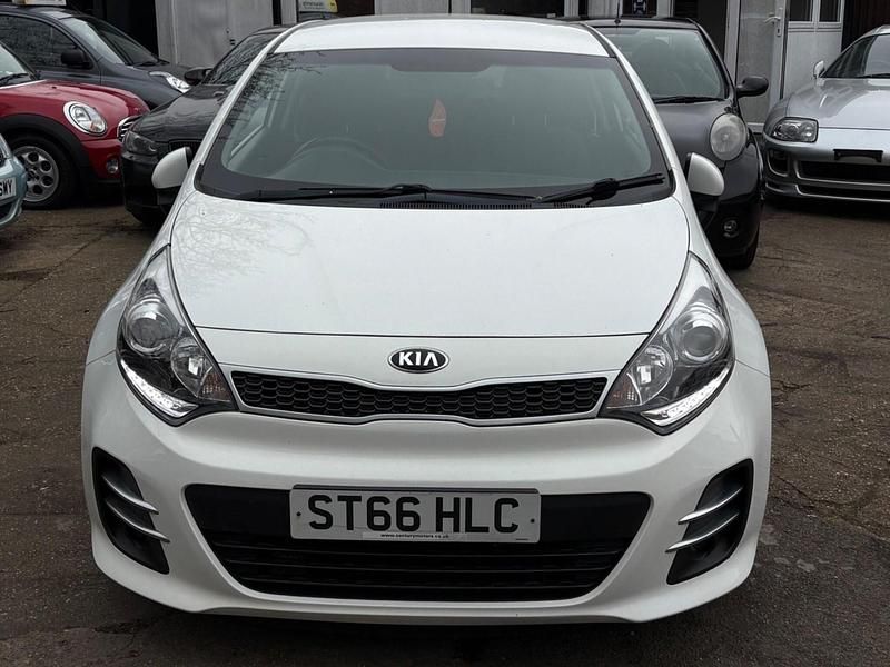 Used Kia Rio 109 HP (80 kW) 2016 White Hatchback