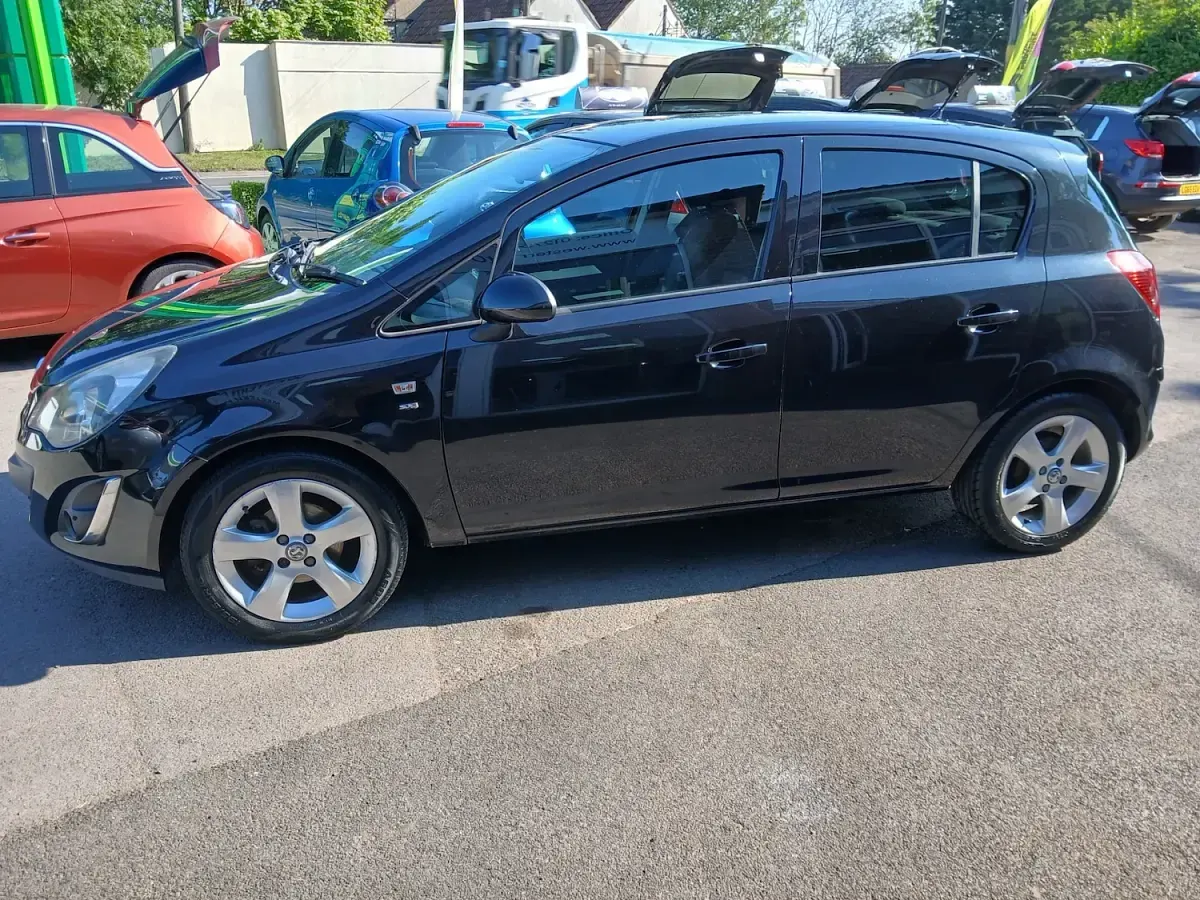 Used Vauxhall Corsa 100 HP (73 kW) 2012 Black Hatchback