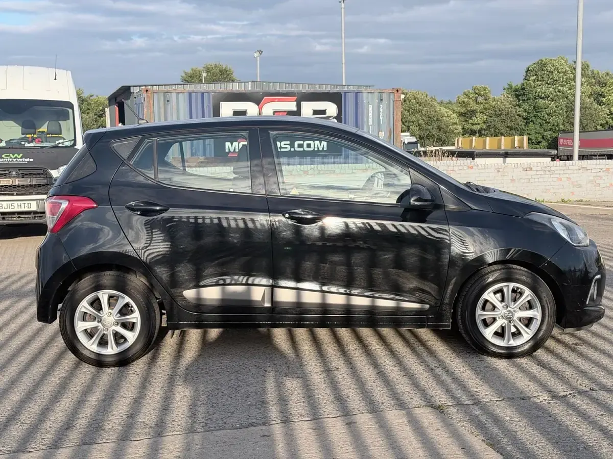 Used Hyundai i10 Premium 67 HP (49 kW) 2014 Black Hatchback