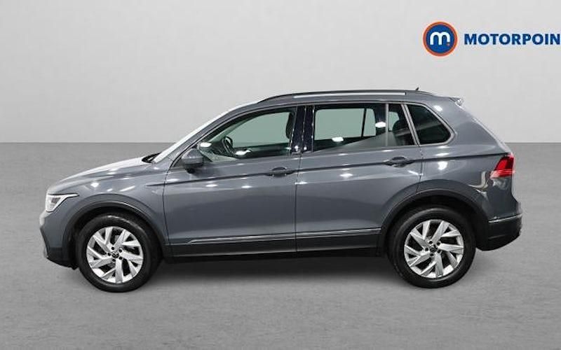 Usado VW Tiguan Life 150 HP (110 kW) 2022 Cinzento SUV