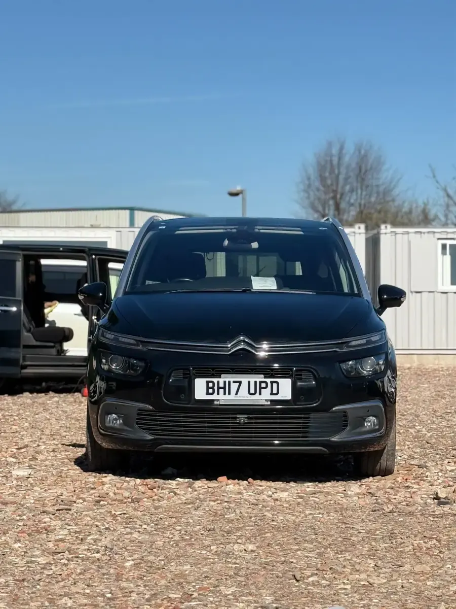 Używany Citroën C4 Shine 2017 Czarny Hatchback