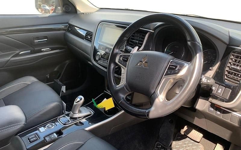 Used Mitsubishi Outlander P-HEV 203 HP (149 kW) 2018 Grey Estate