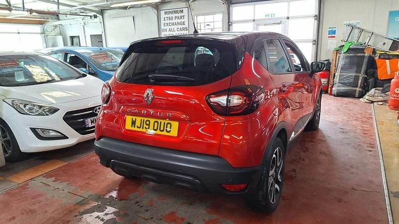 Second-hand Renault Captur Iconic 115 CP (84 kW) 2019 Roșu SUV