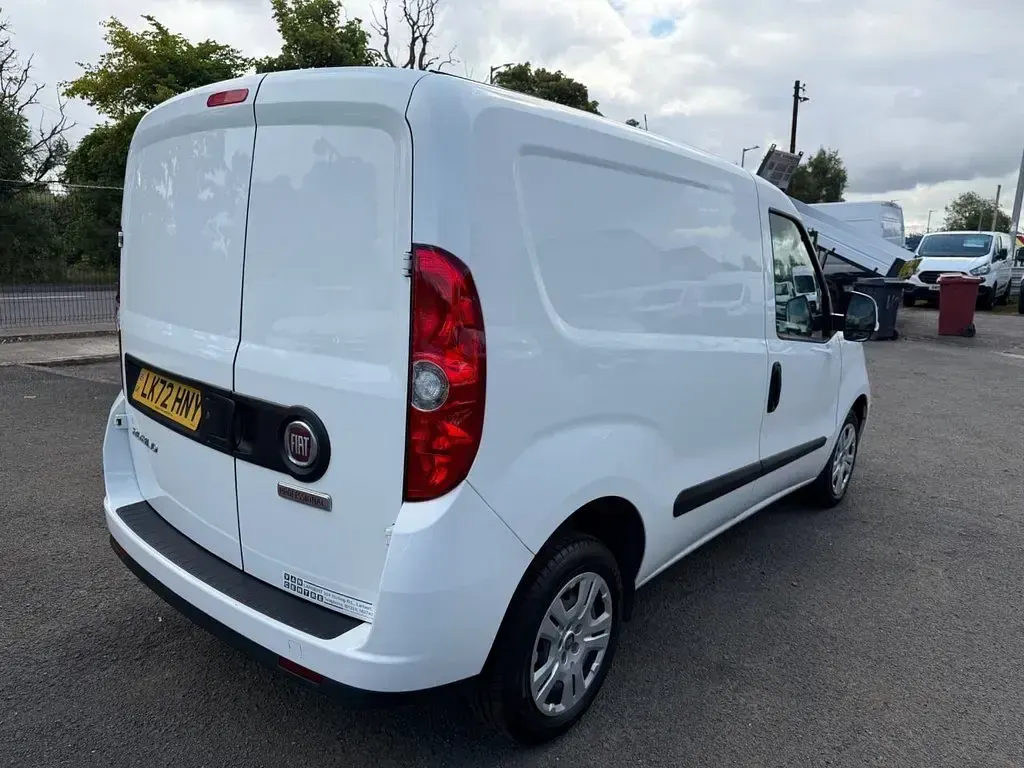 Used Fiat Doblò S 90 HP (66 kW) 2023 White MPV