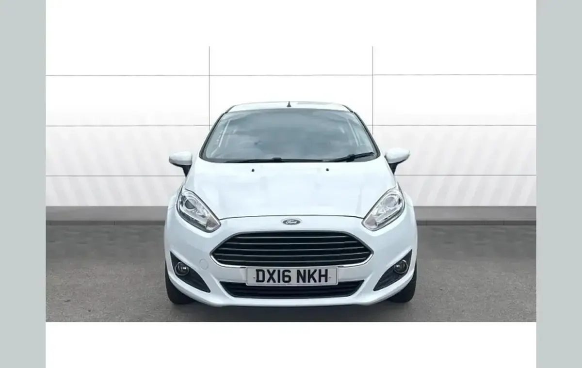 Usado Ford Fiesta Zetec 100 HP (73 kW) 2016 Branco Citadino