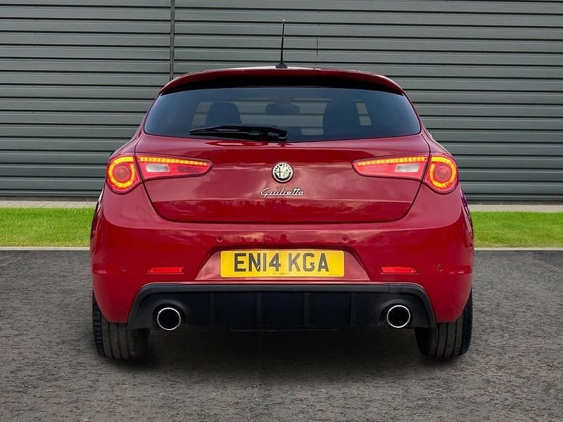 Used Alfa Romeo Giulietta 170 HP (125 kW) 2014 Red Hatchback