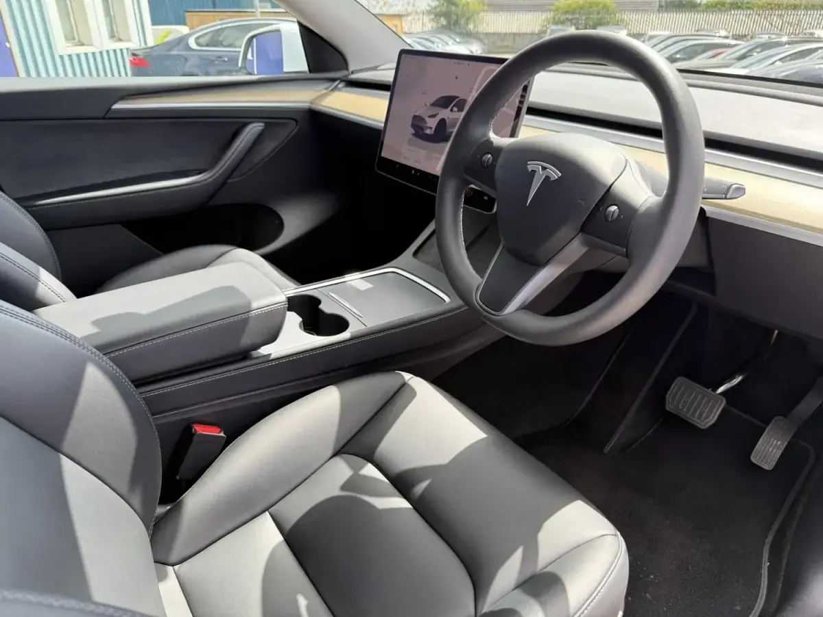 Usado Tesla Model Y RWD 254 kW (346 CV) 2023 Blanco SUV
