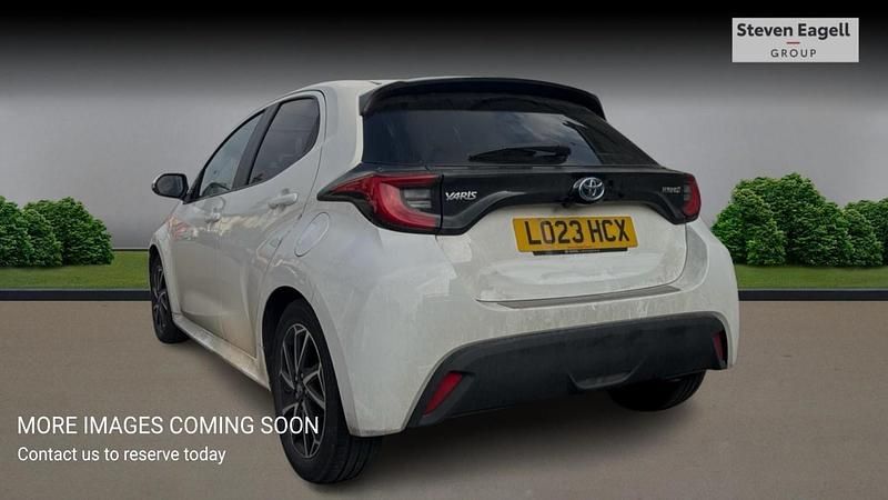 Used Toyota Yaris Hybrid Design 2023 White Hatchback