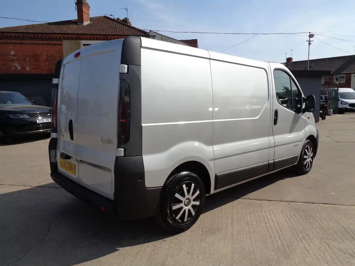 Used Renault Trafic 2005 Silver MPV