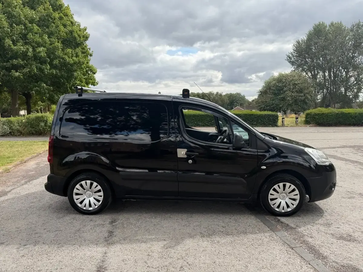 Used Citroën Berlingo 75 HP (55 kW) 2015 Black MPV