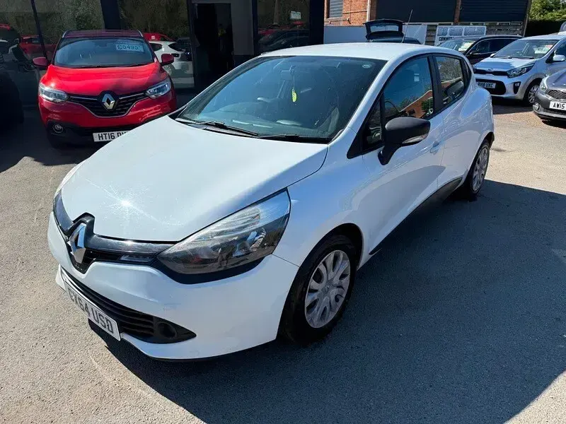 Used Renault Clio IV Expression 75 HP (55 kW) 2014 White Hatchback