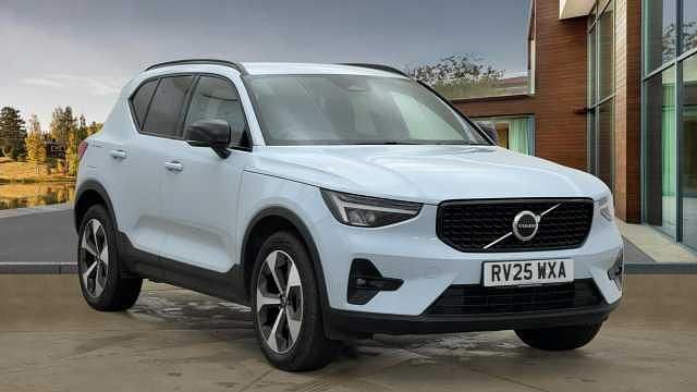 Used 2025 Volvo XC40 Plus SUV | £31,000 (Fair price) - Image 1/4