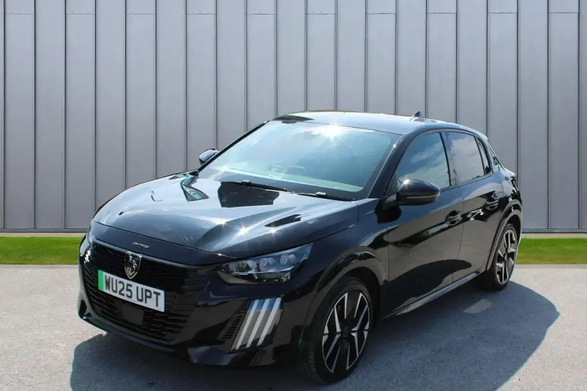 Used Peugeot e-208 GT 113 kW (154 HP) 2025 Black Hatchback