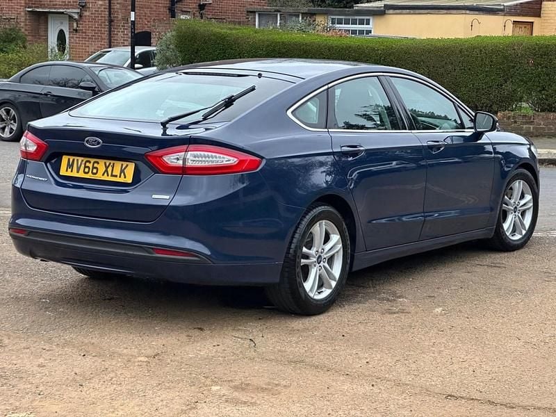 Used Ford Mondeo Zetec 160 HP (117 kW) 2017 Blue Hatchback