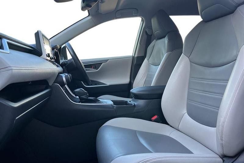 Used Toyota RAV4 Hybrid 218 HP (160 kW) 2019 White SUV