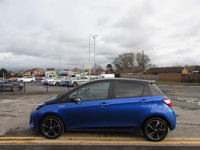 Used Toyota Yaris Hybrid 2017 Blue Hatchback