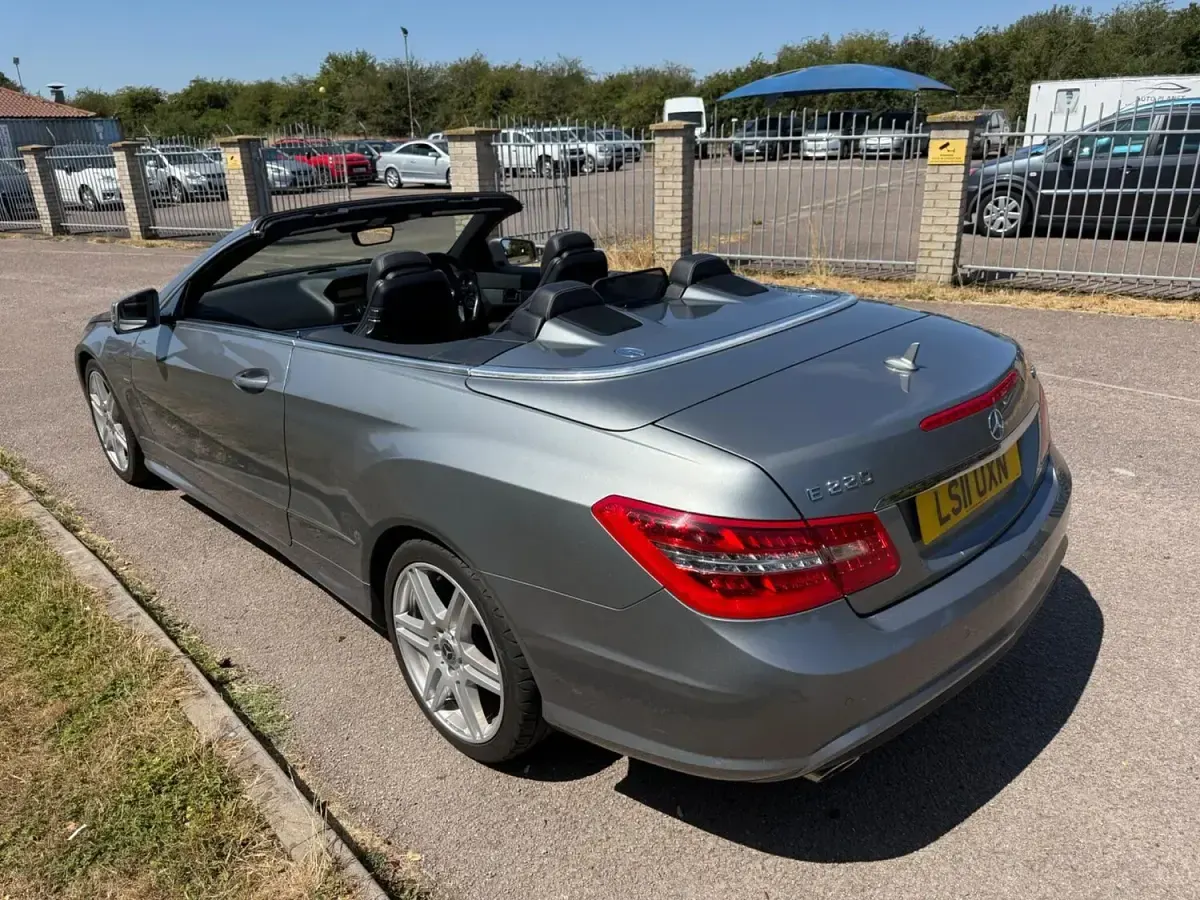 Used Mercedes E220 167 HP (122 kW) 2011 Silver Cabriolet