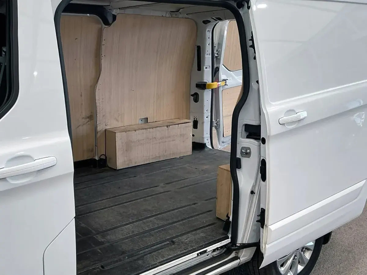 Used Ford Transit Custom Limited 130 HP (95 kW) 2023 White Van