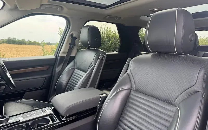 Used Land Rover Discovery HSE 241 HP (177 kW) 2017 Santorini black SUV