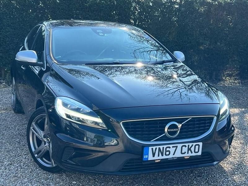 Used Volvo V40 R-Design Pro 122 HP (89 kW) 2018 Black Hatchback