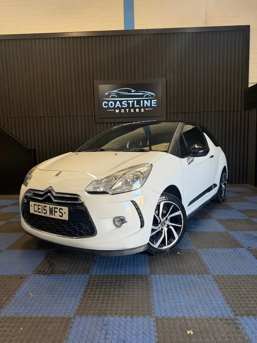 Used Citroën DS3 PureTech 110 HP (80 kW) 2015 White Hatchback