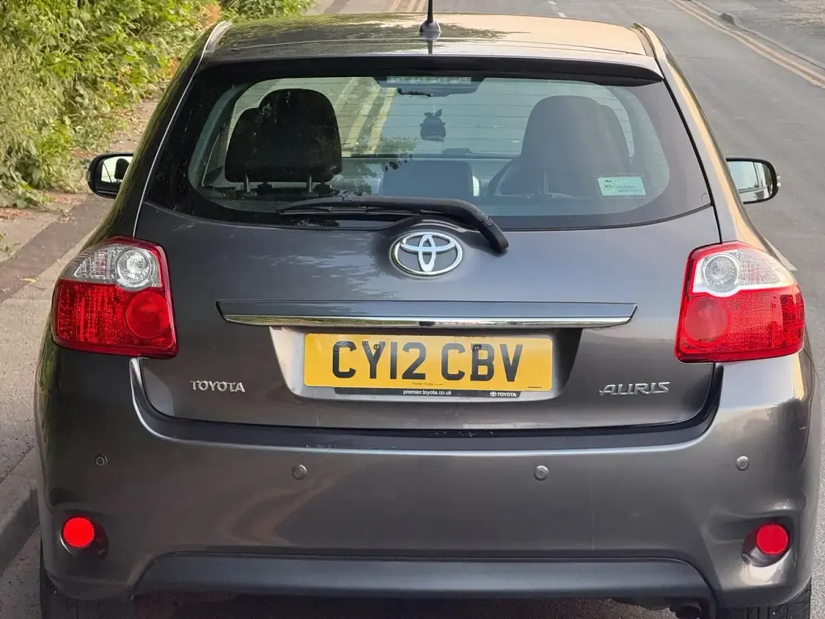Used Toyota Auris 132 HP (97 kW) 2012 Grey Hatchback