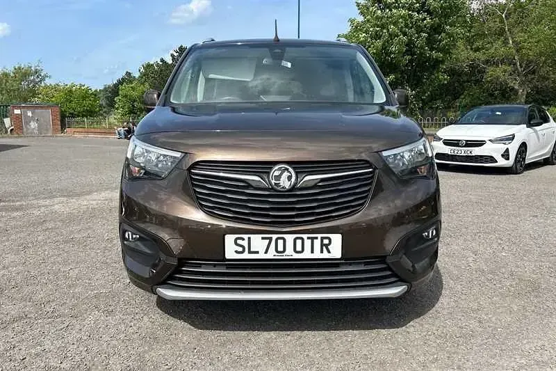 Used Vauxhall Combo Elite 130 HP (95 kW) 2020 Brown MPV
