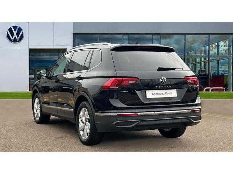 Used VW Tiguan Allspace Life 150 HP (110 kW) 2023 Deep black pearl SUV