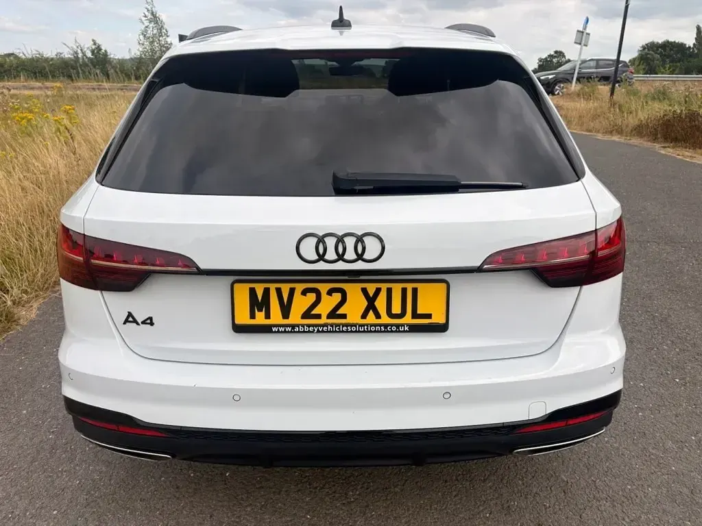 Used Audi A4 Black Edition 204 HP (150 kW) 2022 White Estate
