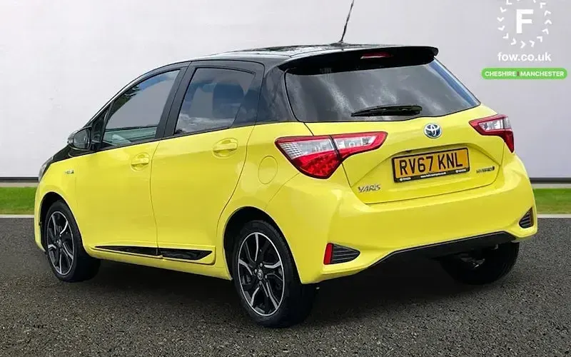 Used Toyota Yaris Edition 101 HP (74 kW) 2017 Yellow Hatchback