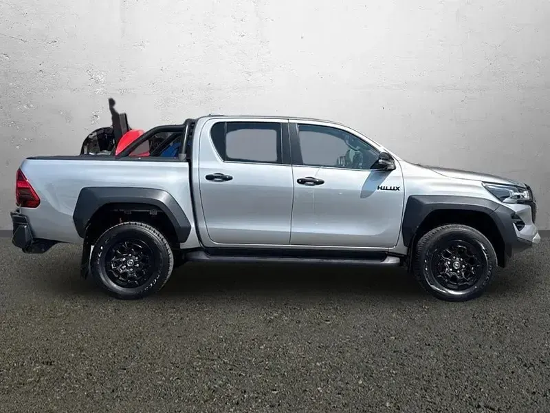 Used Toyota HiLux Sport 204 HP (150 kW) 2025 Silver Pickup