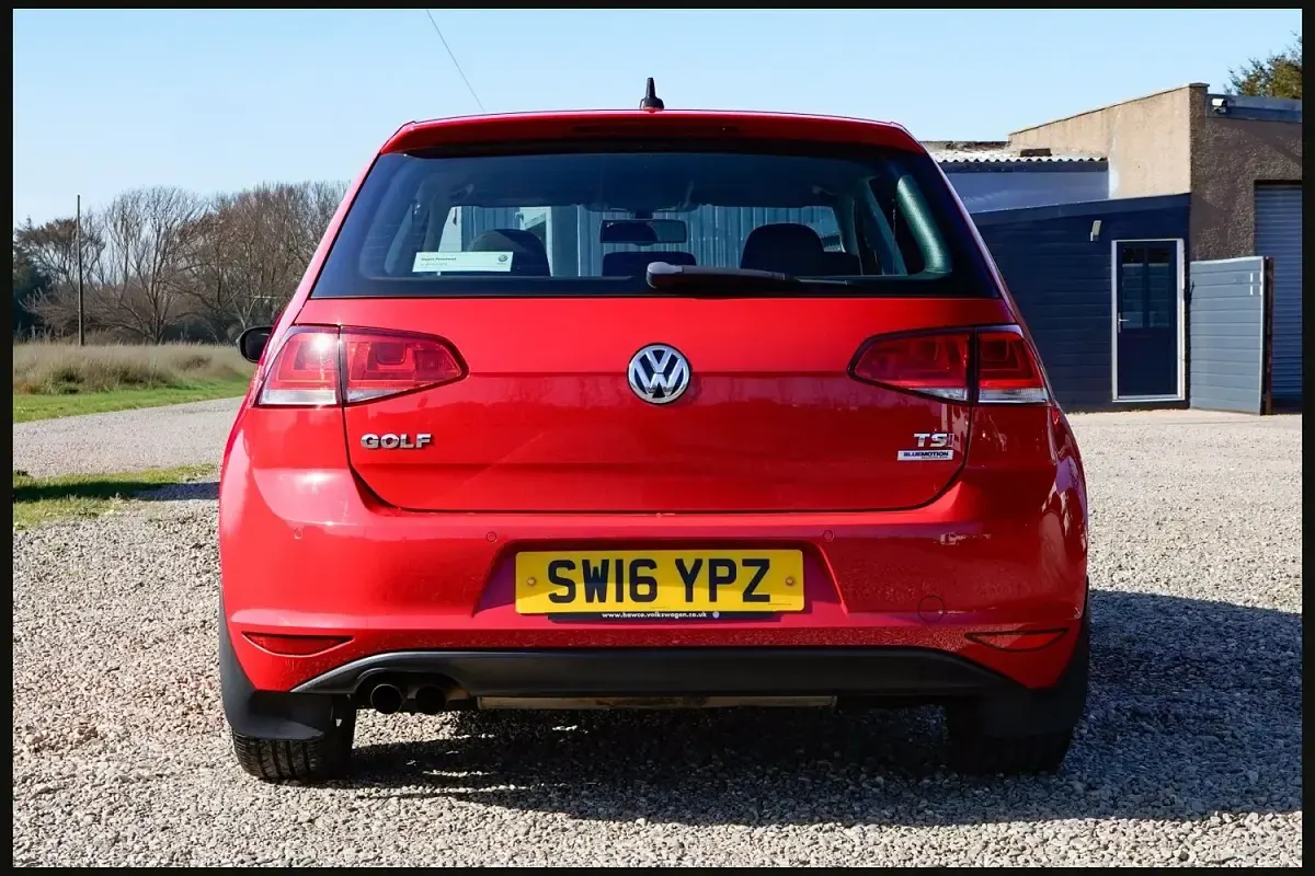 Used VW Golf VII Edition 125 HP (91 kW) 2016 Red Hatchback