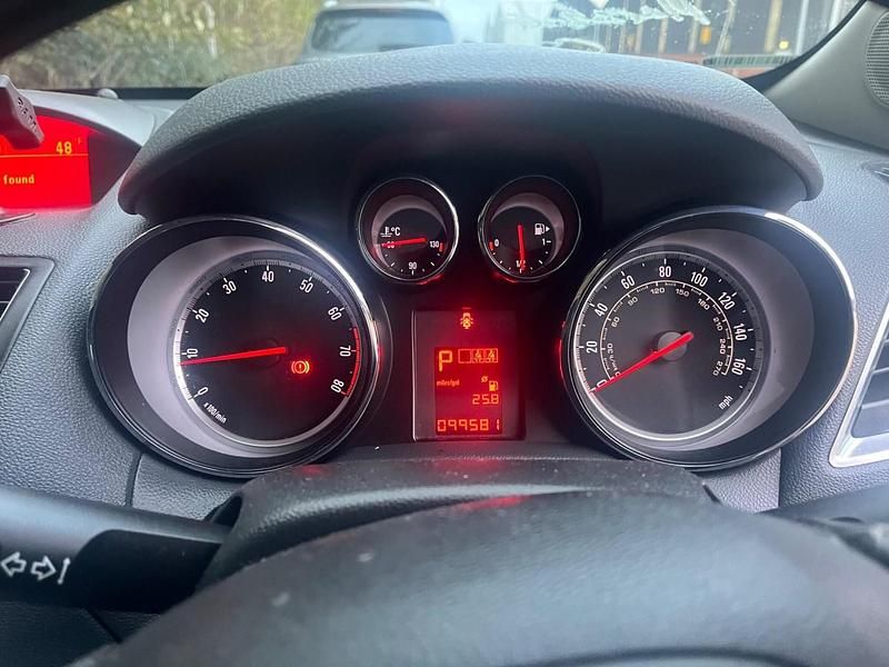 Used Vauxhall Mokka 140 HP (102 kW) 2014 Silver SUV