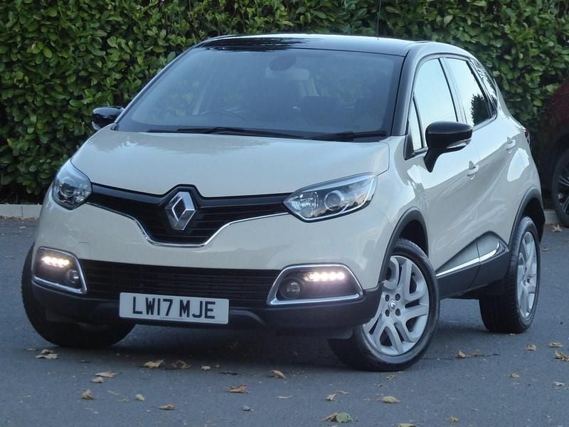 White Used 2017 Renault Captur Dynamique SUV | £7,495 (Good price) - Image 1/4