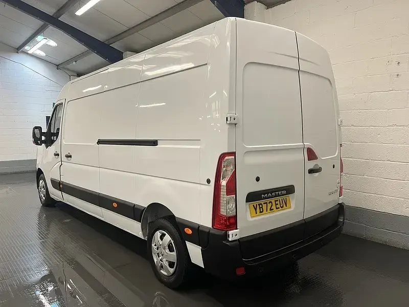 Käytetty Renault Master Business 2023 Valkoinen Tila-auto