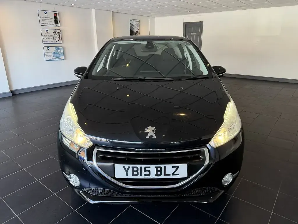 Used Peugeot 208 Allure 82 HP (60 kW) 2015 Black Hatchback