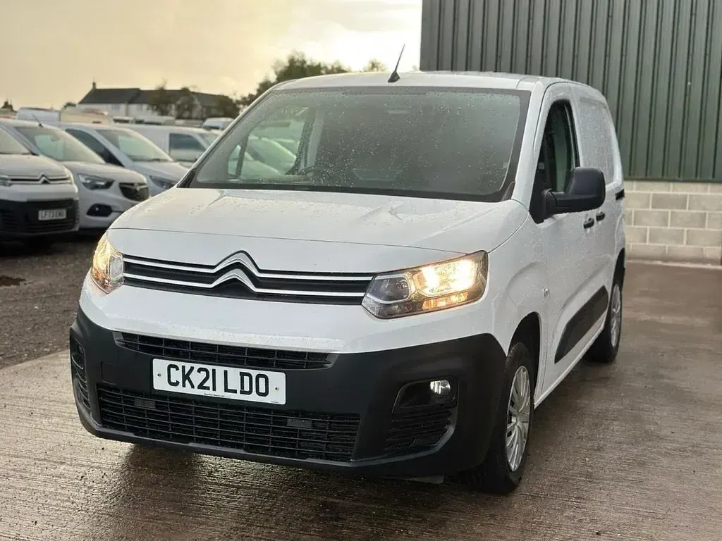 Used Citroën Berlingo 75 HP (55 kW) 2021 White MPV